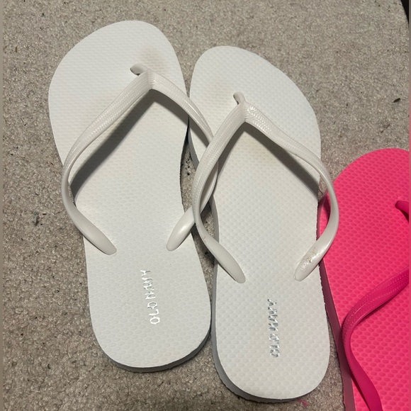 Old Navy Flip Flops, size Women’s 8 - White & Pink - Picture 2 of 7
